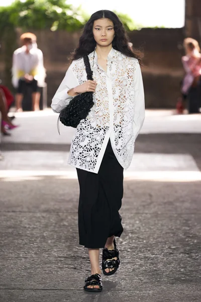 Look 17